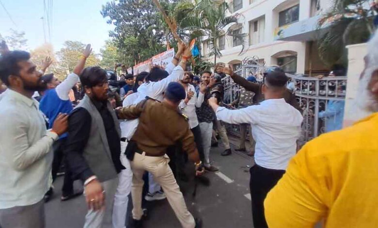 भोपाल में सियासी टकराव: पथराव में भाजयुमो नेता घायल, कांग्रेस जिलाध्यक्ष ICU में भोपाल-में-सियासी-टकराव:-पथराव-में-भाजयुमो-नेता-घायल,-कांग्रेस-जिलाध्यक्ष-icu-में