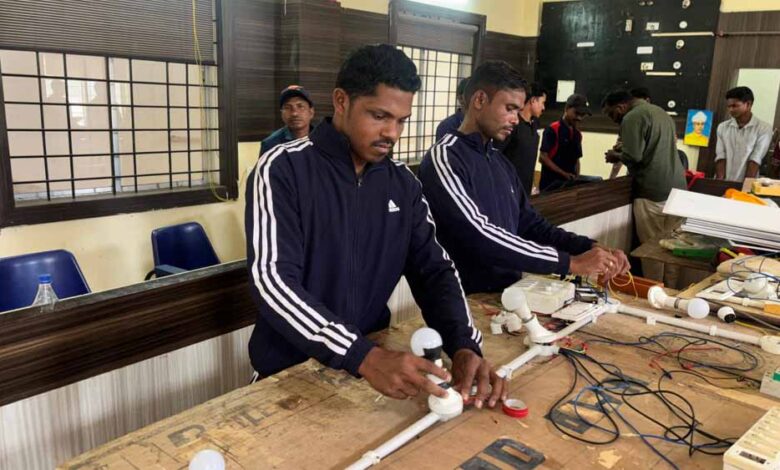 अंधेरे से उजाले की ओर- पुनर्वास नीति ने संवारा विनोद का भविष्य अंधेरे-से-उजाले-की-ओर-पुनर्वास-नीति-ने-संवारा-विनोद-का-भविष्य