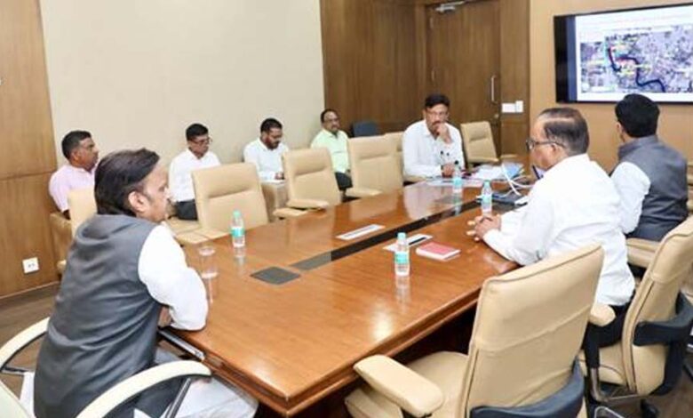 उप मुख्यमंत्री शुक्ल ने रीवा जिले में लोक निर्माण विभाग के आधारभूत संरचना विकास कार्यों की विस्तृत समीक्षा की उप-मुख्यमंत्री-शुक्ल-ने-रीवा-जिले-में-लोक-निर्माण-विभाग-के-आधारभूत-संरचना-विकास-कार्यों-की-विस्तृत-समीक्षा-की