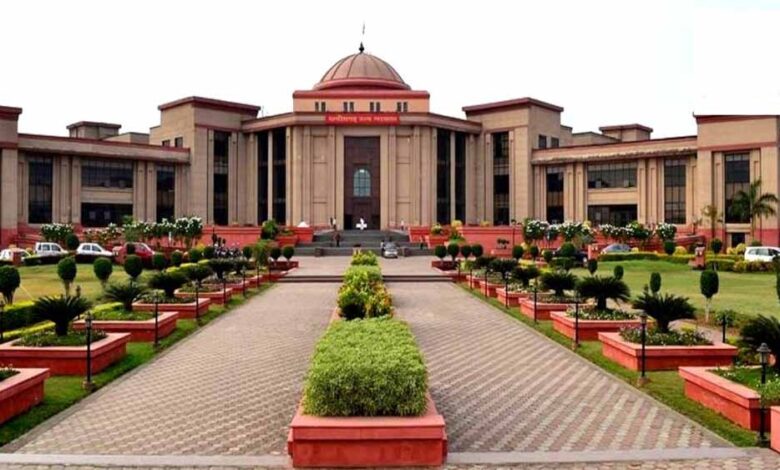 नगर पंचायत नवागढ़ अध्यक्ष को राहत: हाईकोर्ट ने बर्खास्तगी पर लगाई रोक नगर-पंचायत-नवागढ़-अध्यक्ष-को-राहत:-हाईकोर्ट-ने-बर्खास्तगी-पर-लगाई-रोक