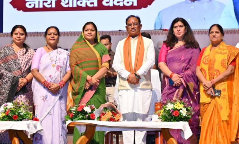 प्रधानमंत्री के दृढ़इच्छाशक्ति और साहसिक निर्णय से पूरा होगा महिलाओं का सपना : मुख्यमंत्री साय प्रधानमंत्री-के-दृढ़इच्छाशक्ति-और-साहसिक-निर्णय-से-पूरा-होगा-महिलाओं-का-सपना-:-मुख्यमंत्री-साय