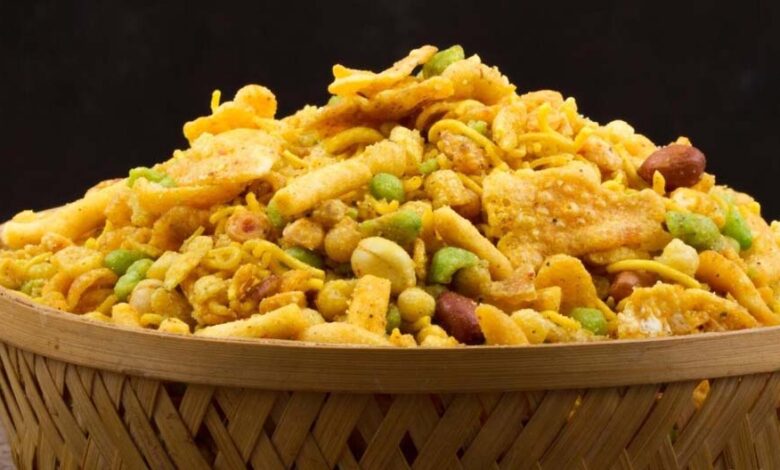 MP का नमकीन 20 से 40 रुपए किलो तक महंगा, युद्ध के कारण गल्फ देशों में सप्लाई ठप, 80 देशों का एक्सपोर्ट प्रभावित mp-का-नमकीन-20-से-40-रुपए-किलो-तक-महंगा,-युद्ध-के-कारण-गल्फ-देशों-में-सप्लाई-ठप,-80-देशों-का-एक्सपोर्ट-प्रभावित