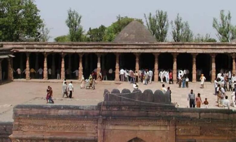 भोजशाला विवाद: मंदिर पक्ष ने इस्लामी सिद्धांत का हवाला देते हुए कहा- जबरन जमीन पर मस्जिद मान्य नहीं भोजशाला-विवाद:-मंदिर-पक्ष-ने-इस्लामी-सिद्धांत-का-हवाला-देते-हुए-कहा-जबरन-जमीन-पर-मस्जिद-मान्य-नहीं