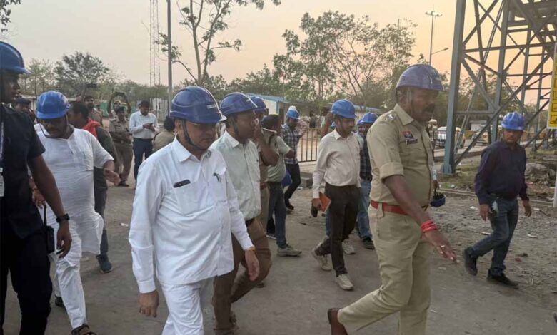 उद्योग एवं सार्वजनिक उपक्रम मंत्री लखनलाल देवांगन ने किया वेदांता पावर प्लांट के घटनास्थल का निरीक्षण उद्योग-एवं-सार्वजनिक-उपक्रम-मंत्री-लखनलाल-देवांगन-ने-किया-वेदांता-पावर-प्लांट-के-घटनास्थल-का-निरीक्षण