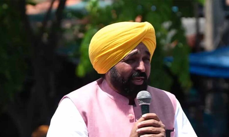 CM भगवंत मान का बीजेपी पर बड़ा हमला: ‘ED का डर दिखाकर पंजाब पर कब्जे की कोशिश’ cm-भगवंत-मान-का-बीजेपी-पर-बड़ा-हमला:-‘ed-का-डर-दिखाकर-पंजाब-पर-कब्जे-की-कोशिश’