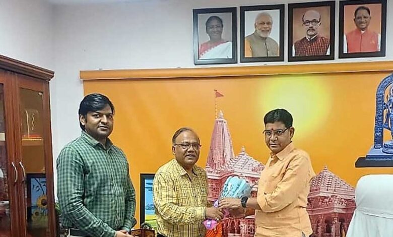 उच्च शिक्षा मंत्री से कुलपति प्रो. मनोज दयाल की शिष्टाचार भेंट उच्च-शिक्षा-मंत्री-से-कुलपति-प्रो.-मनोज-दयाल-की-शिष्टाचार-भेंट