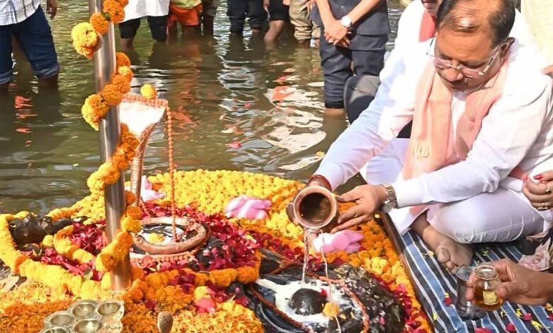 लेश्वर महादेव धाम में मुख्यमंत्री विष्णुदेव साय ने किया जलाभिषेक: प्रदेश की सुख-समृद्धि की कामना की लेश्वर-महादेव-धाम-में-मुख्यमंत्री-विष्णुदेव-साय-ने-किया-जलाभिषेक:-प्रदेश-की-सुख-समृद्धि-की-कामना-की