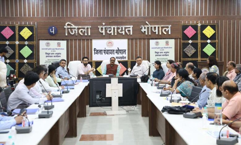 शासकीय भवनों में रेस्को मॉडल से सोलर पैनल लगाने के लिए जागरूकता जरूरी : मंत्री शुक्ला शासकीय-भवनों-में-रेस्को-मॉडल-से-सोलर-पैनल-लगाने-के-लिए-जागरूकता-जरूरी-:-मंत्री-शुक्ला