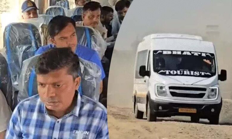 PM मोदी और CM यादव की अपील का असर: उज्जैन में अधिकारी ट्रैवलर बस से पहुंचे, 6750 का सफर सिर्फ 250 रुपये में pm-मोदी-और-cm-यादव-की-अपील-का-असर:-उज्जैन-में-अधिकारी-ट्रैवलर-बस-से-पहुंचे,-6750-का-सफर-सिर्फ-250-रुपये-में