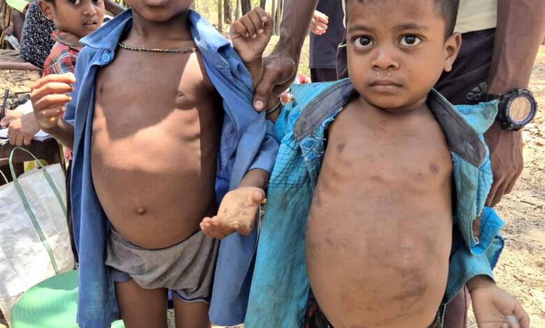 घने जंगलों और नदी-नालों को पार कर स्वास्थ्य दूतों ने बचाई दो मासूमों की जान घने-जंगलों-और-नदी-नालों-को-पार-कर-स्वास्थ्य-दूतों-ने-बचाई-दो-मासूमों-की-जान