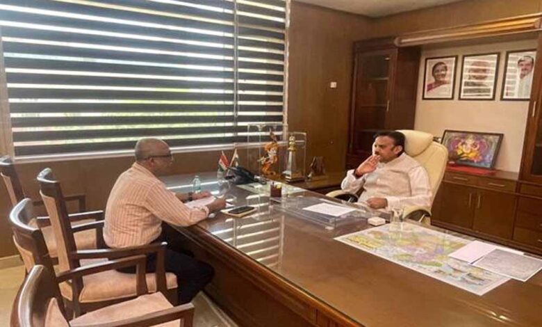 प्रधानमंत्री मोदी की अपील के अनुक्रम में उप मुख्यमंत्री शुक्ल ने काफिले से हटाई फॉलो एवं पायलट सुविधा प्रधानमंत्री-मोदी-की-अपील-के-अनुक्रम-में-उप-मुख्यमंत्री-शुक्ल-ने-काफिले-से-हटाई-फॉलो-एवं-पायलट-सुविधा