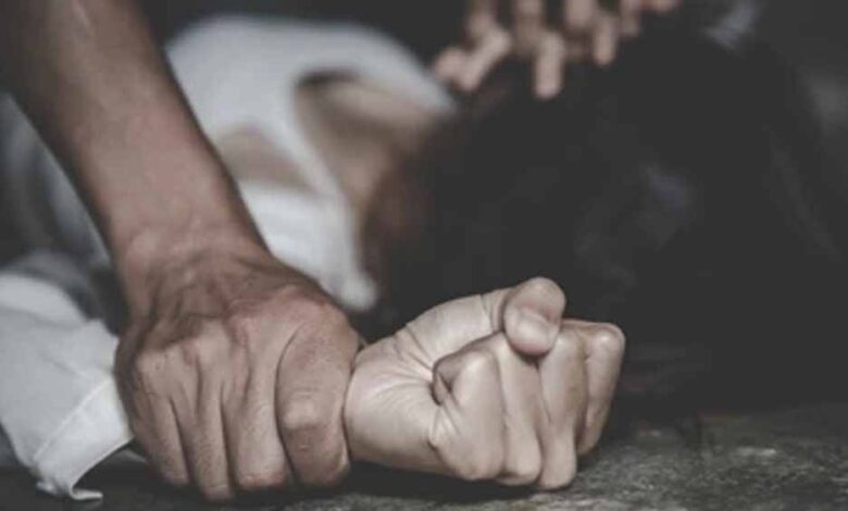 राजधानी दिल्ली में चलती बस में महिला से गैंगरेप, ड्राइवर-कंडक्टर गिरफ्तार राजधानी-दिल्ली-में-चलती-बस-में-महिला-से-गैंगरेप,-ड्राइवर-कंडक्टर-गिरफ्तार