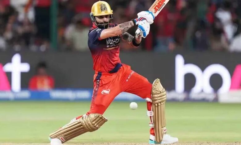 RCB vs KKR: विराट कोहली का ऐतिहासिक धमाका, रोहित-धोनी को छोड़ा पीछे rcb-vs-kkr:-विराट-कोहली-का-ऐतिहासिक-धमाका,-रोहित-धोनी-को-छोड़ा-पीछे