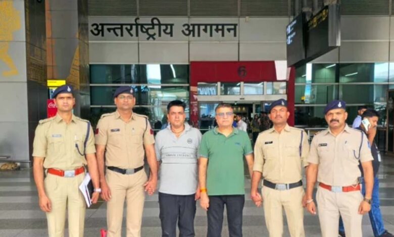 चीन से लौटते ही गिरफ्तार हुआ देवास पटाखा फैक्ट्री ब्लास्ट का मास्टरमाइंड, 6 लोगों की गई थी जान चीन-से-लौटते-ही-गिरफ्तार-हुआ-देवास-पटाखा-फैक्ट्री-ब्लास्ट-का-मास्टरमाइंड,-6-लोगों-की-गई-थी-जान