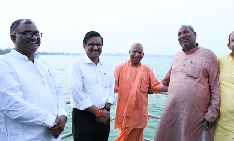 सीएम योगी ने रामगढ़ताल में की क्रूज की सवारी सीएम-योगी-ने-रामगढ़ताल-में-की-क्रूज-की-सवारी