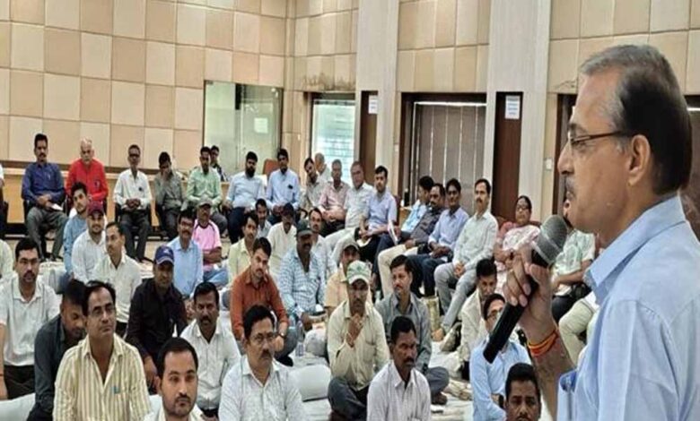 शिक्षक राष्ट्र निर्माण में समर्पित हों, तभी बनेगा सशक्त भारत : डॉ. शर्मा शिक्षक-राष्ट्र-निर्माण-में-समर्पित-हों,-तभी-बनेगा-सशक्त-भारत-:-डॉ.-शर्मा