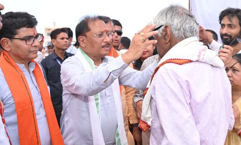 सुशासन तिहार का उद्देश्य शासन की योजनाओं का लाभ अंतिम व्यक्ति तक पहुंचाना – मुख्यमंत्री विष्णु देव साय सुशासन-तिहार-का-उद्देश्य-शासन-की-योजनाओं-का-लाभ-अंतिम-व्यक्ति-तक-पहुंचाना-–-मुख्यमंत्री-विष्णु-देव-साय