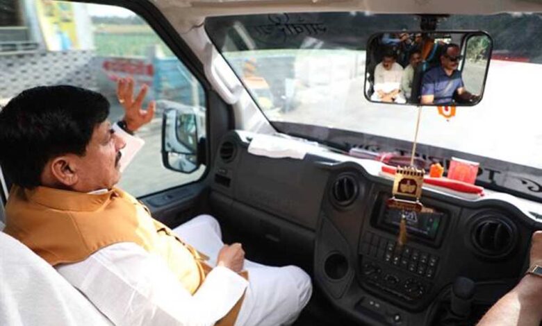 सादगी का संदेश : मुख्यमंत्री डॉ. यादव बस में जनप्रतिनिधियों और अधिकारियों के साथ पहुंचे उज्जैन सादगी-का-संदेश-:-मुख्यमंत्री-डॉ.-यादव-बस-में-जनप्रतिनिधियों-और-अधिकारियों-के-साथ-पहुंचे-उज्जैन