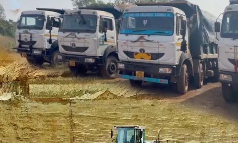 अवैध खनन पर प्रशासन का बड़ा प्रहार, पूर्व सरपंच समेत 8 लोगों पर 5 करोड़ से ज्यादा का जुर्माना अवैध-खनन-पर-प्रशासन-का-बड़ा-प्रहार,-पूर्व-सरपंच-समेत-8-लोगों-पर-5-करोड़-से-ज्यादा-का-जुर्माना