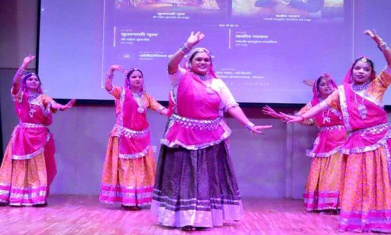 मध्यप्रदेश भवन में 2 दिवसीय समर वर्कशॉप का सांस्कृतिक कार्यक्रमों के साथ समापन मध्यप्रदेश-भवन-में-2-दिवसीय-समर-वर्कशॉप-का-सांस्कृतिक-कार्यक्रमों-के-साथ-समापन