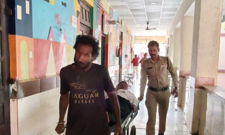 रतलाम के डायल-112 हीरोज सड़क दुर्घटना में घायल 02 व्यक्तियों को त्वरित सहायता से पहुँचाया अस्पताल रतलाम-के-डायल-112-हीरोज-सड़क-दुर्घटना-में-घायल-02-व्यक्तियों-को-त्वरित-सहायता-से-पहुँचाया-अस्पताल