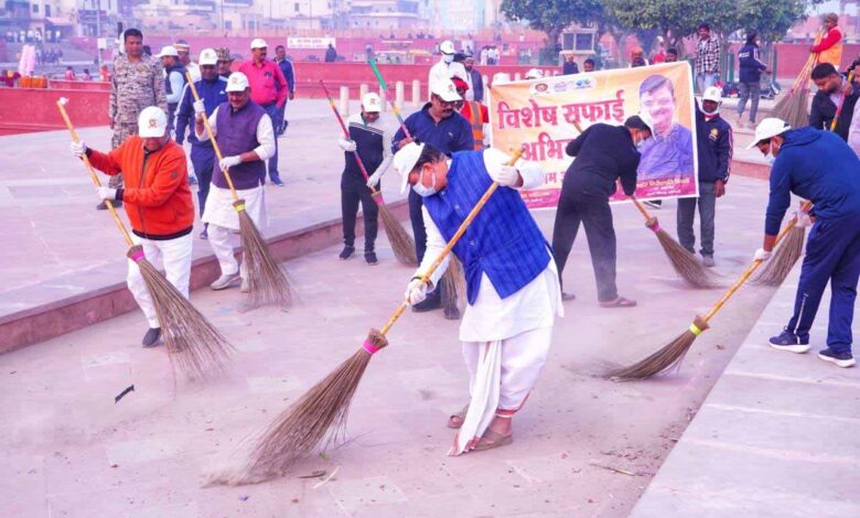 अयोध्या में स्वच्छता का जनआंदोलन, मेयर के नेतृत्व में 400 से अधिक स्थानों पर चला सफाई अभियान अयोध्या-में-स्वच्छता-का-जनआंदोलन,-मेयर-के-नेतृत्व-में-400-से-अधिक-स्थानों-पर-चला-सफाई-अभियान