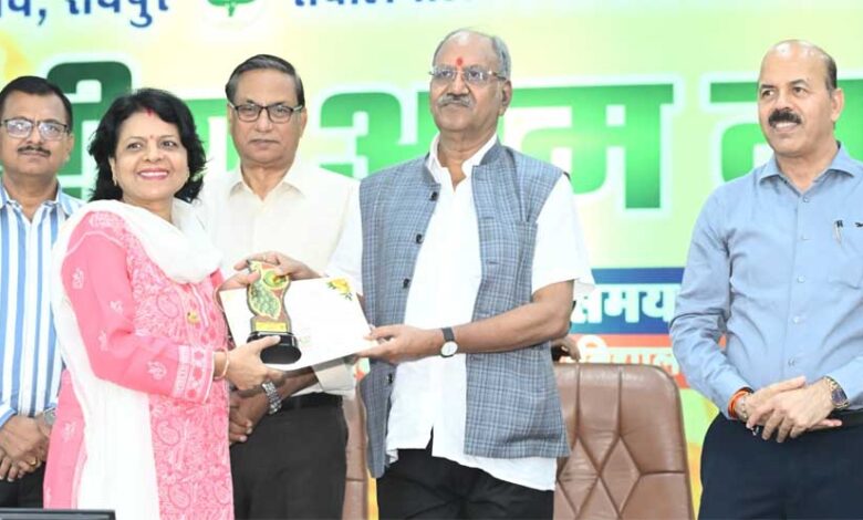 गांवों में अमराई की परंपरा पुनर्जीवित करने की जरूरत: बृजमोहन अग्रवाल गांवों-में-अमराई-की-परंपरा-पुनर्जीवित-करने-की-जरूरत:-बृजमोहन-अग्रवाल