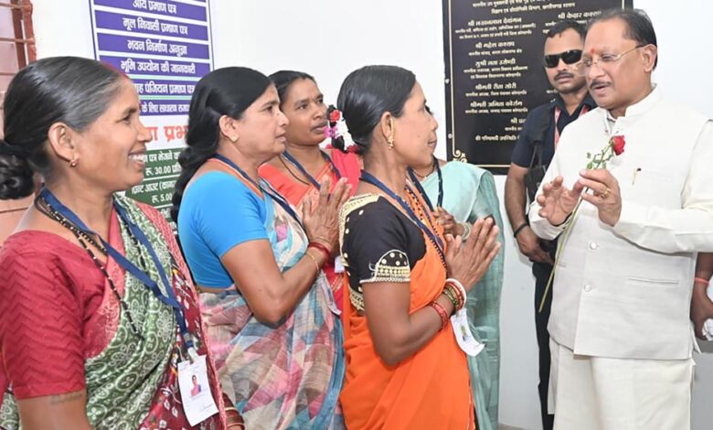 गाँव के द्वार पहुँची डिजिटल सरकार : बड़ेकनेरा का ‘सेवा सेतु’ मॉडल बना ग्रामीण सुशासन की नई मिसाल – मुख्यमंत्री विष्णुदेव साय गाँव-के-द्वार-पहुँची-डिजिटल-सरकार-:-बड़ेकनेरा-का-‘सेवा-सेतु’-मॉडल-बना-ग्रामीण-सुशासन-की-नई-मिसाल-–-मुख्यमंत्री-विष्णुदेव-साय