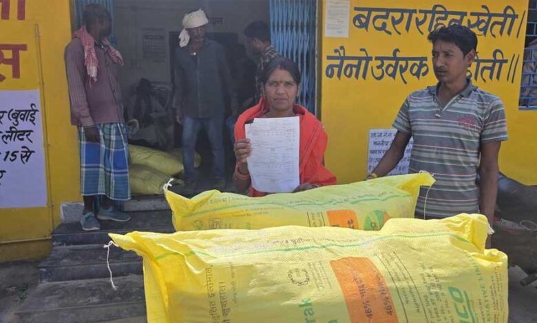 खरीफ सीजन से पहले किसानों को बड़ी राहत, सोसाइटियों में आसानी से मिल रहा खाद; महिला किसान सरिता ने CM विष्णु देव साय का जताया आभार खरीफ-सीजन-से-पहले-किसानों-को-बड़ी-राहत,-सोसाइटियों-में-आसानी-से-मिल-रहा-खाद;-महिला-किसान-सरिता-ने-cm-विष्णु-देव-साय-का-जताया-आभार