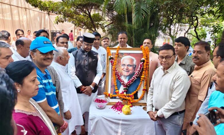 कैलाश सारंग जयंती पर सेवा दिवस का आयोजन, विश्वास सारंग ने बुजुर्गों के चरण पखारकर लिया आशीर्वाद कैलाश-सारंग-जयंती-पर-सेवा-दिवस-का-आयोजन,-विश्वास-सारंग-ने-बुजुर्गों-के-चरण-पखारकर-लिया-आशीर्वाद