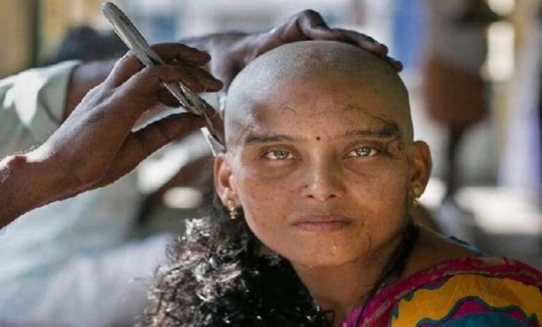 तिरुपति में मुंडन का नया रिकॉर्ड, एक साल में 12.4 लाख श्रद्धालुओं ने चढ़ाए बाल तिरुपति-में-मुंडन-का-नया-रिकॉर्ड,-एक-साल-में-12.4-लाख-श्रद्धालुओं-ने-चढ़ाए-बाल