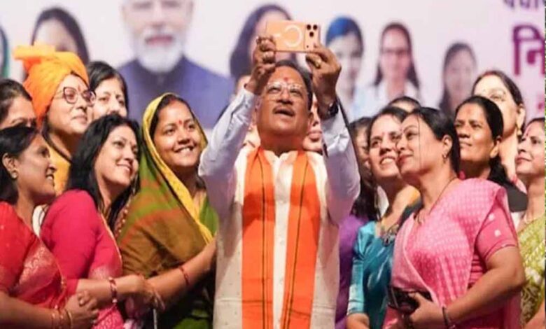 साय सरकार की बड़ी पहल का असर, महिलाओं के नाम पर हुईं 70% से ज्यादा रजिस्ट्रियां साय-सरकार-की-बड़ी-पहल-का-असर,-महिलाओं-के-नाम-पर-हुईं-70%-से-ज्यादा-रजिस्ट्रियां