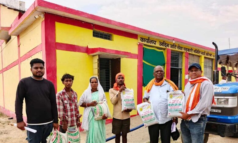 खाद, बीज और उर्वरकों की समय पर उपलब्धता से किसानों में उत्साह खाद,-बीज-और-उर्वरकों-की-समय-पर-उपलब्धता-से-किसानों-में-उत्साह