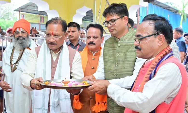 मुख्यमंत्री साय ने भिखमपुरा के पंचमुखी सिद्ध हनुमान मंदिर में की पूजा-अर्चना मुख्यमंत्री-साय-ने-भिखमपुरा-के-पंचमुखी-सिद्ध-हनुमान-मंदिर-में-की-पूजा-अर्चना