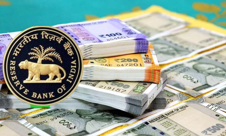RBI के फैसले से रुपये को मिली ताकत, डॉलर 50 पैसे फिसला; जानिए आम लोगों पर क्या होगा असर rbi-के-फैसले-से-रुपये-को-मिली-ताकत,-डॉलर-50-पैसे-फिसला;-जानिए-आम-लोगों-पर-क्या-होगा-असर