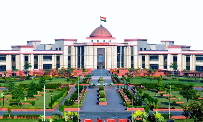 बिलासपुर हाईकोर्ट का बड़ा फैसला: पत्नी की आय अधिक होने पर भी मुकदमे का खर्च देगा पति बिलासपुर-हाईकोर्ट-का-बड़ा-फैसला:-पत्नी-की-आय-अधिक-होने-पर-भी-मुकदमे-का-खर्च-देगा-पति