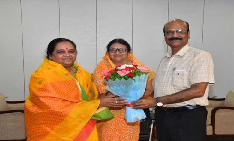 महिला सुरक्षा एवं गुमशुदा बालिकाओं की शीघ्र बरामदगी के लिए मध्यप्रदेश पुलिस के प्रयासों की राज्य महिला आयोग ने की सराहना महिला-सुरक्षा-एवं-गुमशुदा-बालिकाओं-की-शीघ्र-बरामदगी-के-लिए-मध्यप्रदेश-पुलिस-के-प्रयासों-की-राज्य-महिला-आयोग-ने-की-सराहना