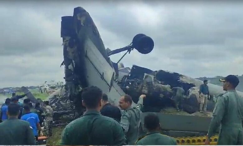 जोरहाट एयरबेस पर IAF विमान हादसे का शिकार, लैंडिंग के बाद विमान में लगी भीषण आग जोरहाट-एयरबेस-पर-iaf-विमान-हादसे-का-शिकार,-लैंडिंग-के-बाद-विमान-में-लगी-भीषण-आग
