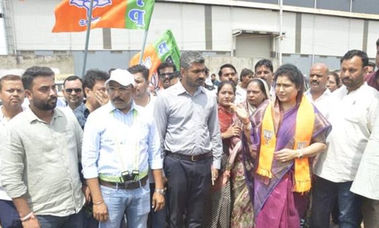 राज्यमंत्री गौर ने किया निर्माणाधीन 10 लेन सड़क का जायजा राज्यमंत्री-गौर-ने-किया-निर्माणाधीन-10-लेन-सड़क-का-जायजा