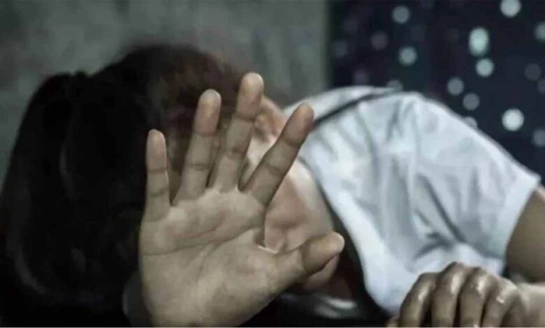 धार में मूक-बधिर नाबालिग से पड़ोसी ने किया दुष्कर्म, गर्भवती होने पर पेट देख पिता ने पूछा तो रोने लगी धार-में-मूक-बधिर-नाबालिग-से-पड़ोसी-ने-किया-दुष्कर्म,-गर्भवती-होने-पर-पेट-देख-पिता-ने-पूछा-तो-रोने-लगी