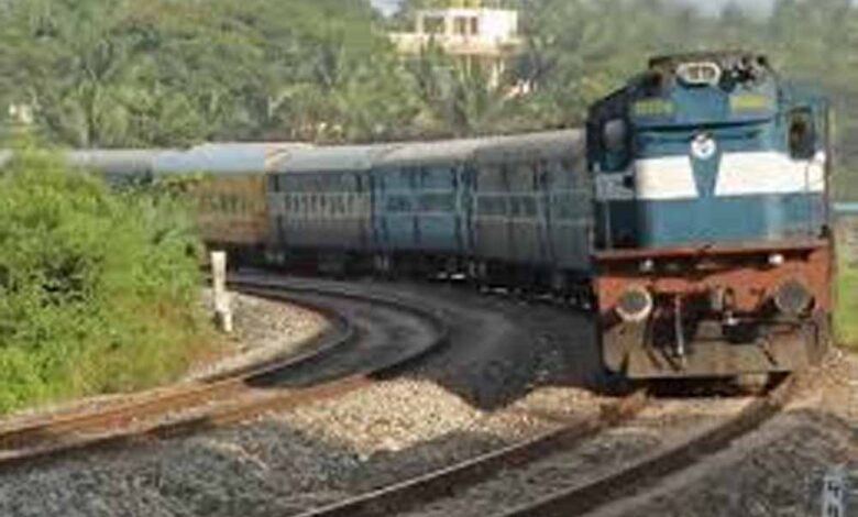 हरिद्वार मेले के लिए 4 स्पेशल ट्रेनें, बरेली होकर गुजरेंगी दो ट्रेनें हरिद्वार-मेले-के-लिए-4-स्पेशल-ट्रेनें,-बरेली-होकर-गुजरेंगी-दो-ट्रेनें