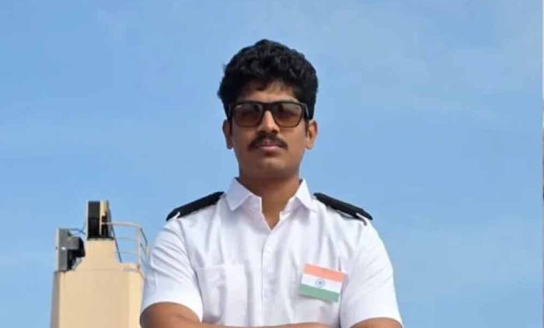 होर्मुज जलडमरूमध्य में 3 महीने फंसे रहे छत्तीसगढ़ के नेवी अधिकारी रुद्रांश चौबे, बोले- सिर के ऊपर से गुजरती थीं मिसाइलें होर्मुज-जलडमरूमध्य-में-3-महीने-फंसे-रहे-छत्तीसगढ़-के-नेवी-अधिकारी-रुद्रांश-चौबे,-बोले-सिर-के-ऊपर-से-गुजरती-थीं-मिसाइलें