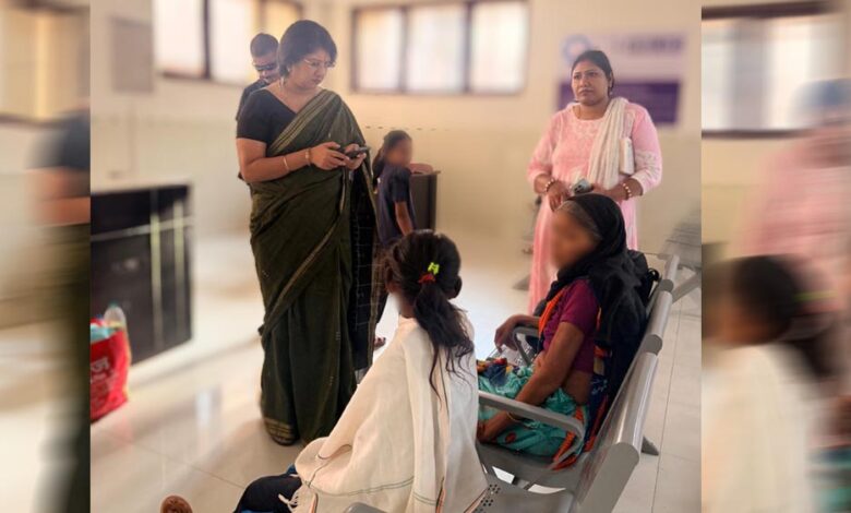 डॉ .वर्णिका शर्मा की पहल से गंभीर रूप से बीमार बालिका को मिला एम्स रायपुर में उपचार डॉ.वर्णिका-शर्मा-की-पहल-से-गंभीर-रूप-से-बीमार-बालिका-को-मिला-एम्स-रायपुर-में-उपचार