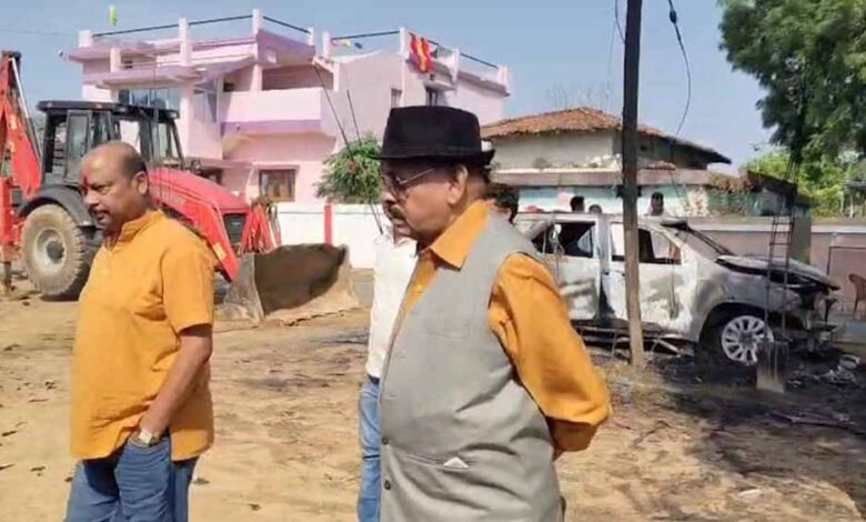 रेत विवाद में सनसनीखेज वारदात! फॉर्च्यूनर सवार युवक को जिंदा जलाने का आरोप, 4 हिरासत में रेत-विवाद-में-सनसनीखेज-वारदात!-फॉर्च्यूनर-सवार-युवक-को-जिंदा-जलाने-का-आरोप,-4-हिरासत-में