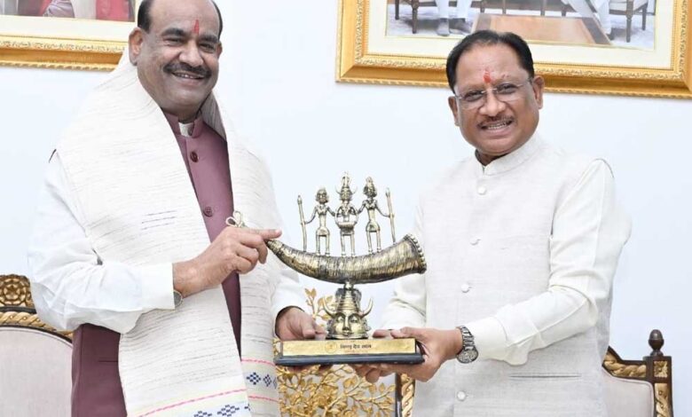 लोकसभा अध्यक्ष ओम बिरला ने मुख्यमंत्री विष्णु देव साय से की सौजन्य भेंट लोकसभा-अध्यक्ष-ओम-बिरला-ने-मुख्यमंत्री-विष्णु-देव-साय-से-की-सौजन्य-भेंट
