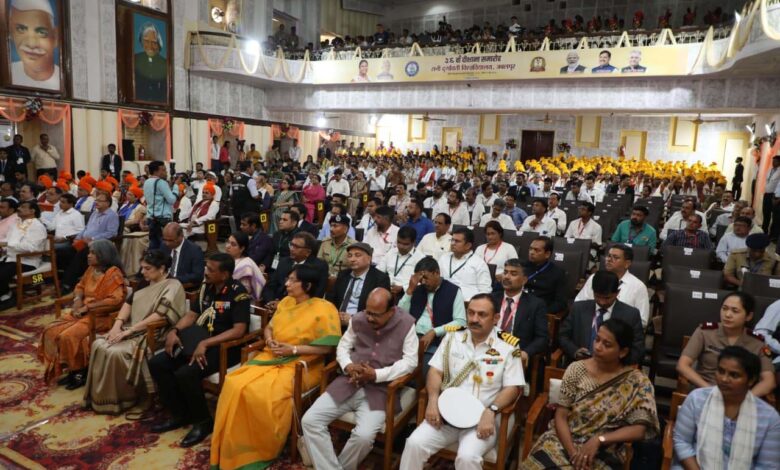 जबलपुर में योग दिवस 2026: राष्ट्रपति मुर्मु ने योग को बताया भारत का अमूल्य उपहार जबलपुर-में-योग-दिवस-2026:-राष्ट्रपति-मुर्मु-ने-योग-को-बताया-भारत-का-अमूल्य-उपहार