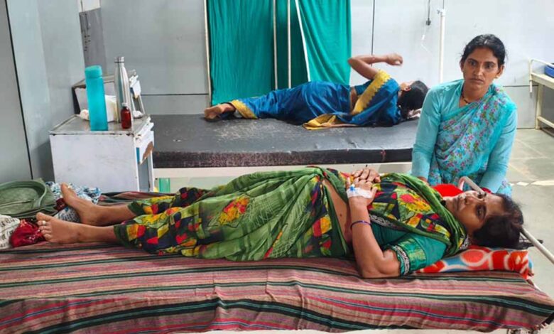 बालाघाट में महिला सरपंच पर जानलेवा हमला, ईंट-लाठियों से पीटा; 5 आरोपी हिरासत में बालाघाट-में-महिला-सरपंच-पर-जानलेवा-हमला,-ईंट-लाठियों-से-पीटा;-5-आरोपी-हिरासत-में