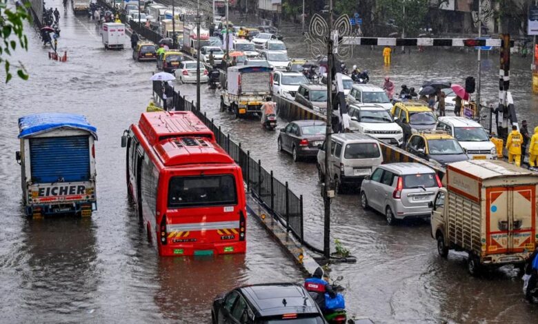 Mumbai Monsoon: बारिश से बेहाल मुंबई, अंधेरी सबवे डूबा; कई इलाकों में जलभराव, IMD का येलो अलर्ट जारी mumbai-monsoon:-बारिश-से-बेहाल-मुंबई,-अंधेरी-सबवे-डूबा;-कई-इलाकों-में-जलभराव,-imd-का-येलो-अलर्ट-जारी