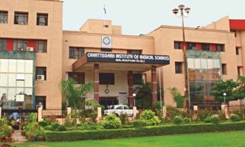 छत्तीसगढ़ में 17 हजार डॉक्टर, फिर भी मेडिकल कॉलेजों में पद खाली; सिविल सोसाइटी ने उठाई भर्ती की मांग छत्तीसगढ़-में-17-हजार-डॉक्टर,-फिर-भी-मेडिकल-कॉलेजों-में-पद-खाली;-सिविल-सोसाइटी-ने-उठाई-भर्ती-की-मांग