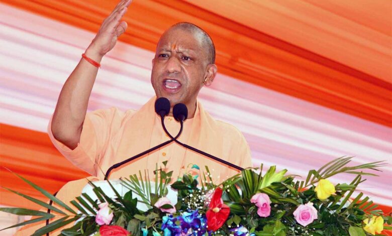 सीएम के हाथों चाबी, प्रमाण पत्र व चेक पाकर खिल उठे चेहरे सीएम-के-हाथों-चाबी,-प्रमाण-पत्र-व-चेक-पाकर-खिल-उठे-चेहरे